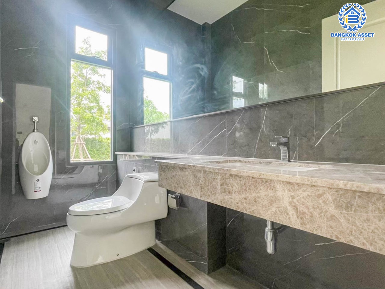 *****บ้านเดี่ยวมือสอง ม.เดอะพาวิลล่า กาญจนาภิเษก-บางบอน3 เนื้อที่ 199 ตร.ว. ฟังก์ชัน 5 นอน 6 น้ำ 2 ห้องแม่บ้าน 6 ที่จอดรถ บนทำเลศักยภาพ เชื่อมต่อถนนหลายเส้น ไม่ว่าจะเป็น ถ.เอกชัย, ถ.เพชรเกษม69, ถ.พระราม2 และใกล้จุดขึ้นทางด่วน "อาจณรงค์-รามอินทรา"